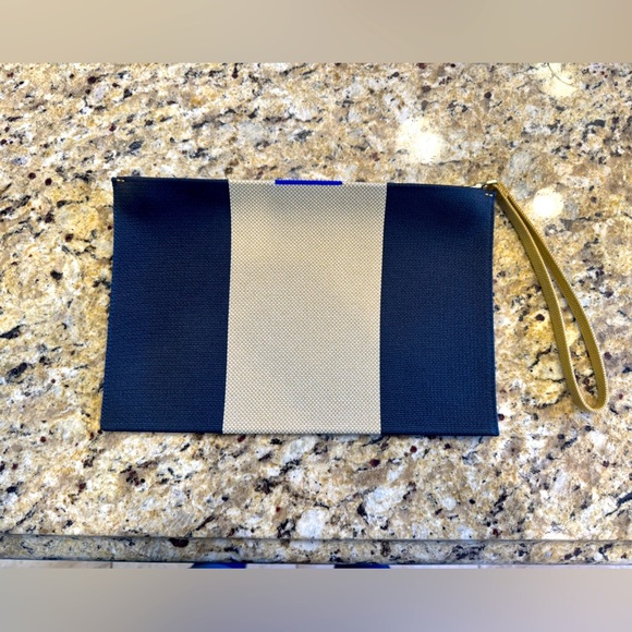 NEW ROTHY's essential wristlet clutch Black and Tan Clutch 12 x 7.5 - Picture 1 of 2